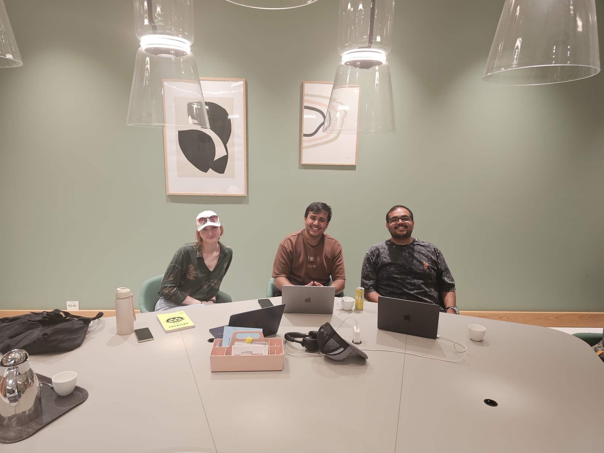 People building projects together at an Oslo Vibe Coding workshop